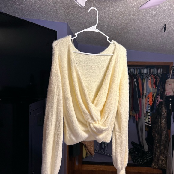 Off the shoulder sweater cream colored - Picture 2 of 2